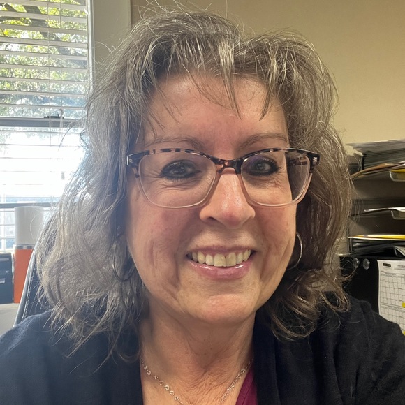 Meet your Posher, Jennifer - Picture 1 of 1